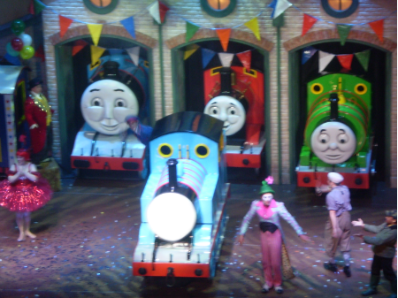 thomas the train - FACEinHOLE